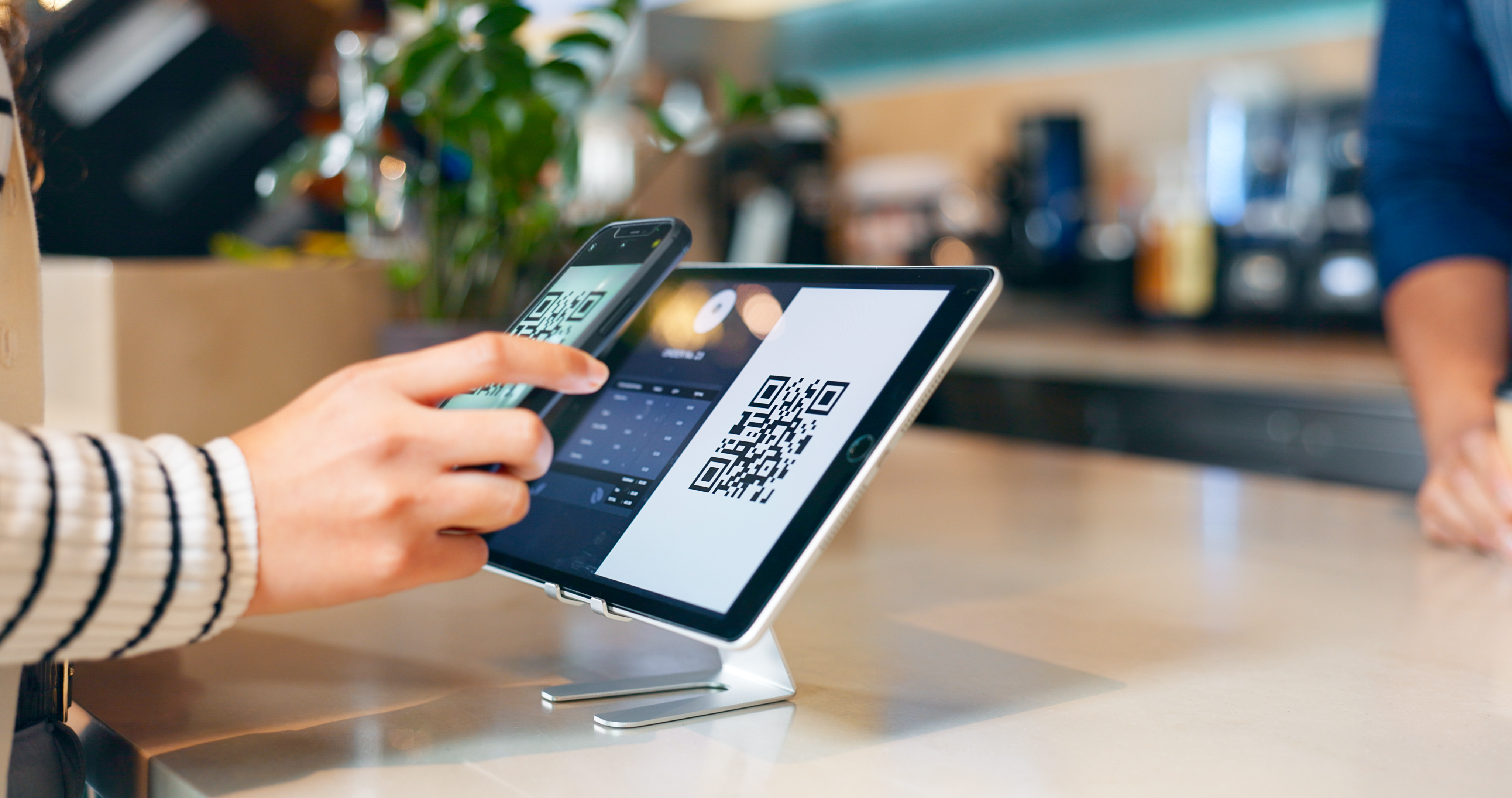 Coffee Shop Payment_AdobeStock_672007925 (1)